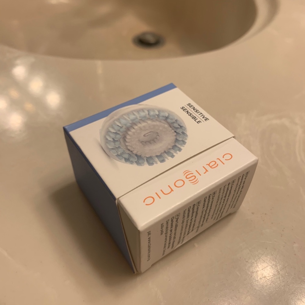 BRAND NEW + SEALED Clarisonic sensitive brush head